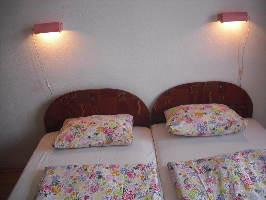 Young Center Budapest Room photo